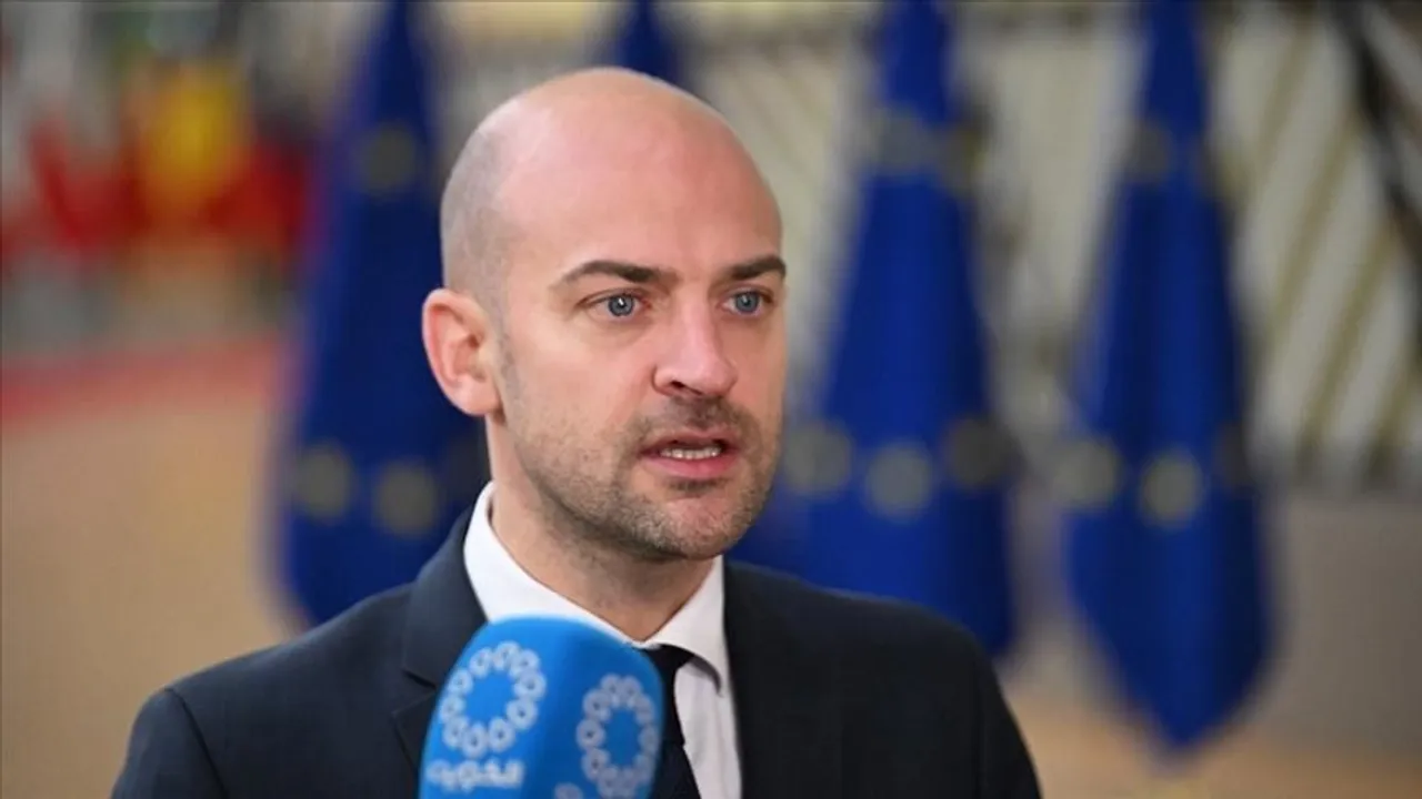 Franca paralajmëron Algjerinë për “pasoja” nëse zyrtarët e saj dëbohen